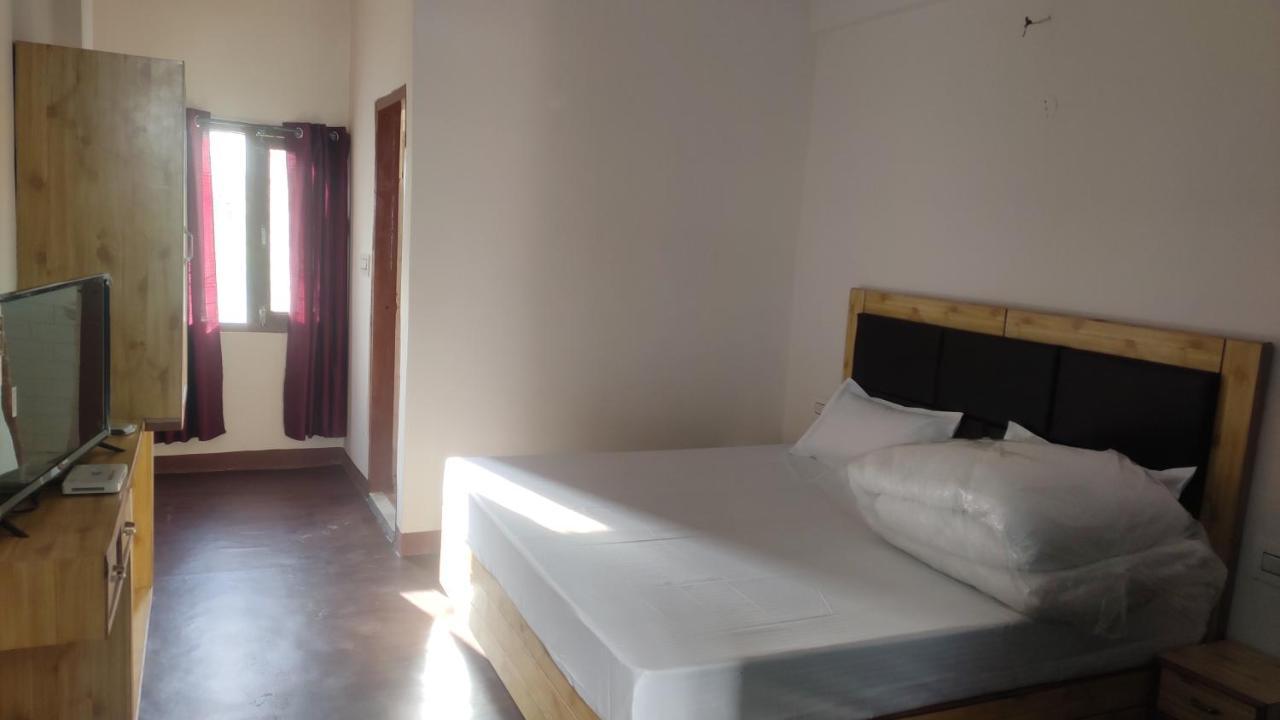 The Prasher Lodge Mall Road Manali Exterior foto
