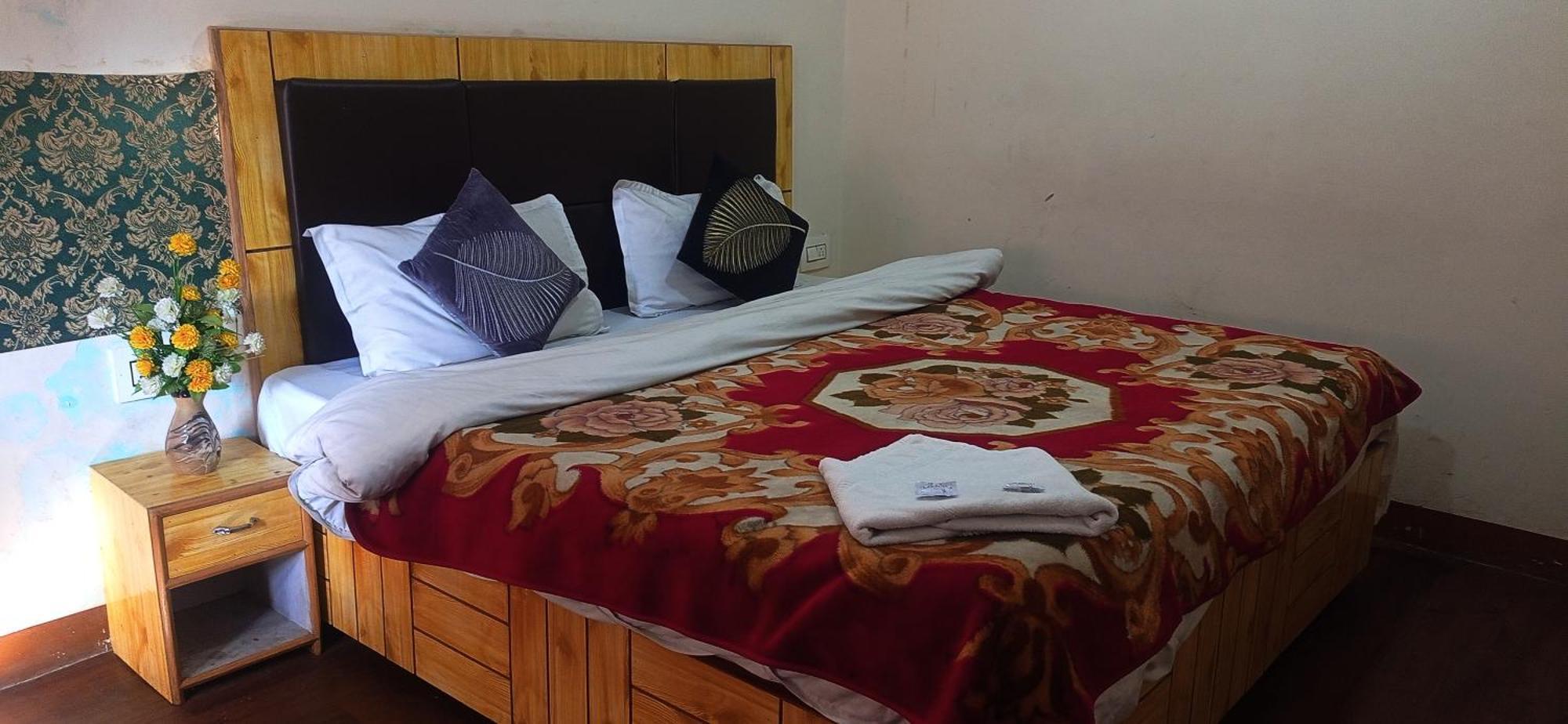 The Prasher Lodge Mall Road Manali Exterior foto