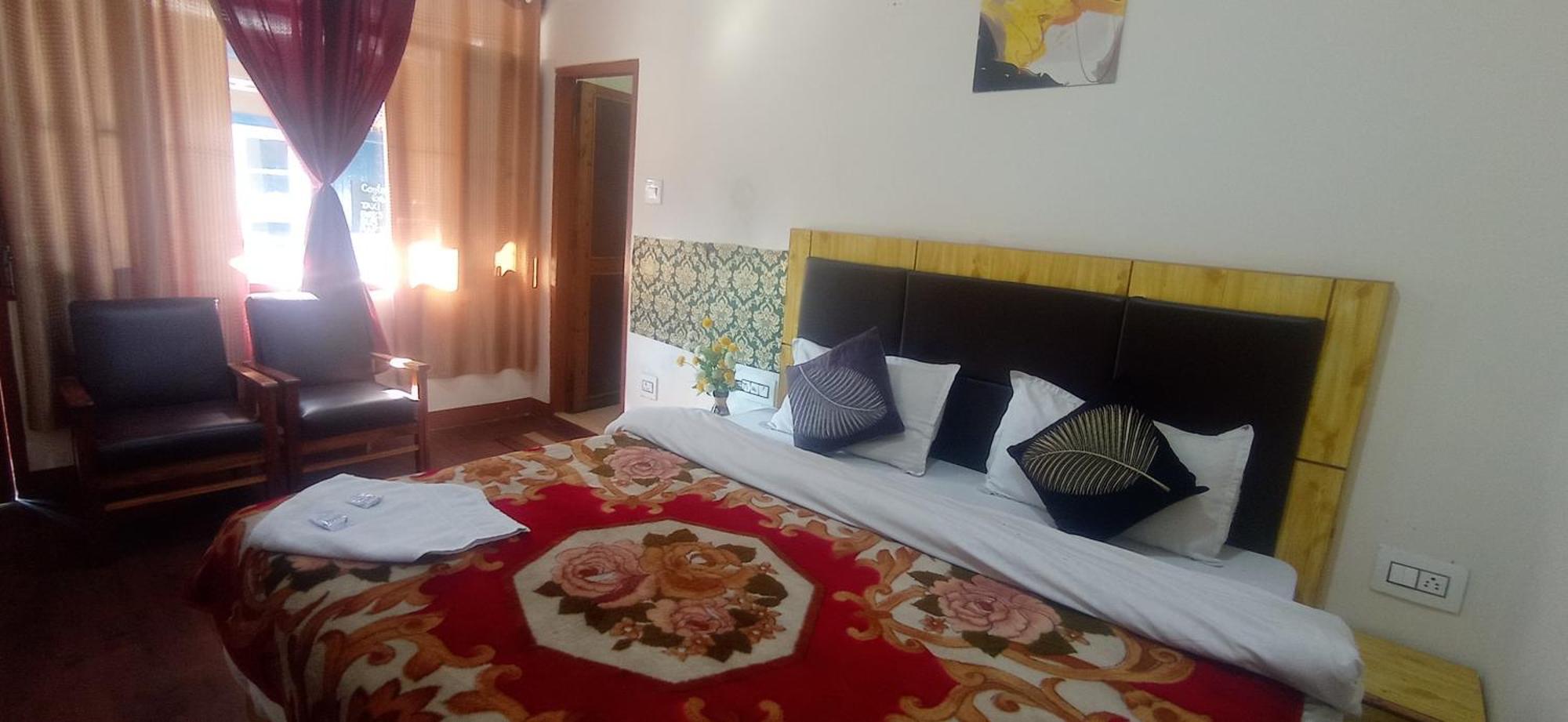 The Prasher Lodge Mall Road Manali Exterior foto